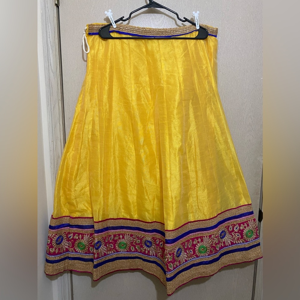 Yellow Indian Lehenga Skirt - Size XL - Adjustable Waist - Picture 2 of 9